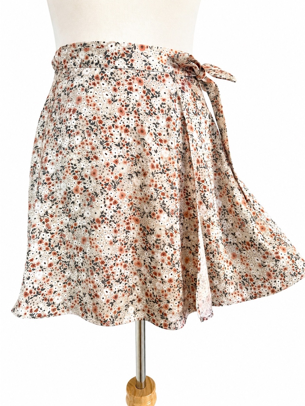NEW Wilfred Aritzia Winslet wrapped minj skirt satin floral flowy cottage boho S